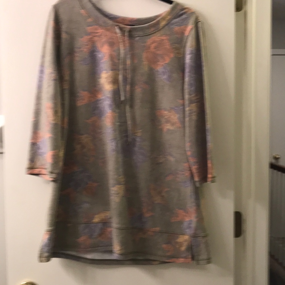 Chico’s Zenergy tunic Size 2